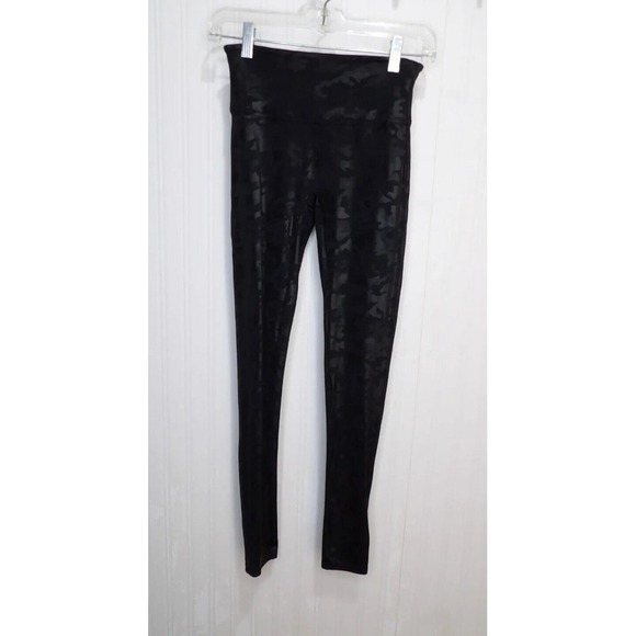 Spanx Ankle Leggings Black Camouflage Mid-Rise Wide Waistband Stretch Size Small - Picture 3 of 15